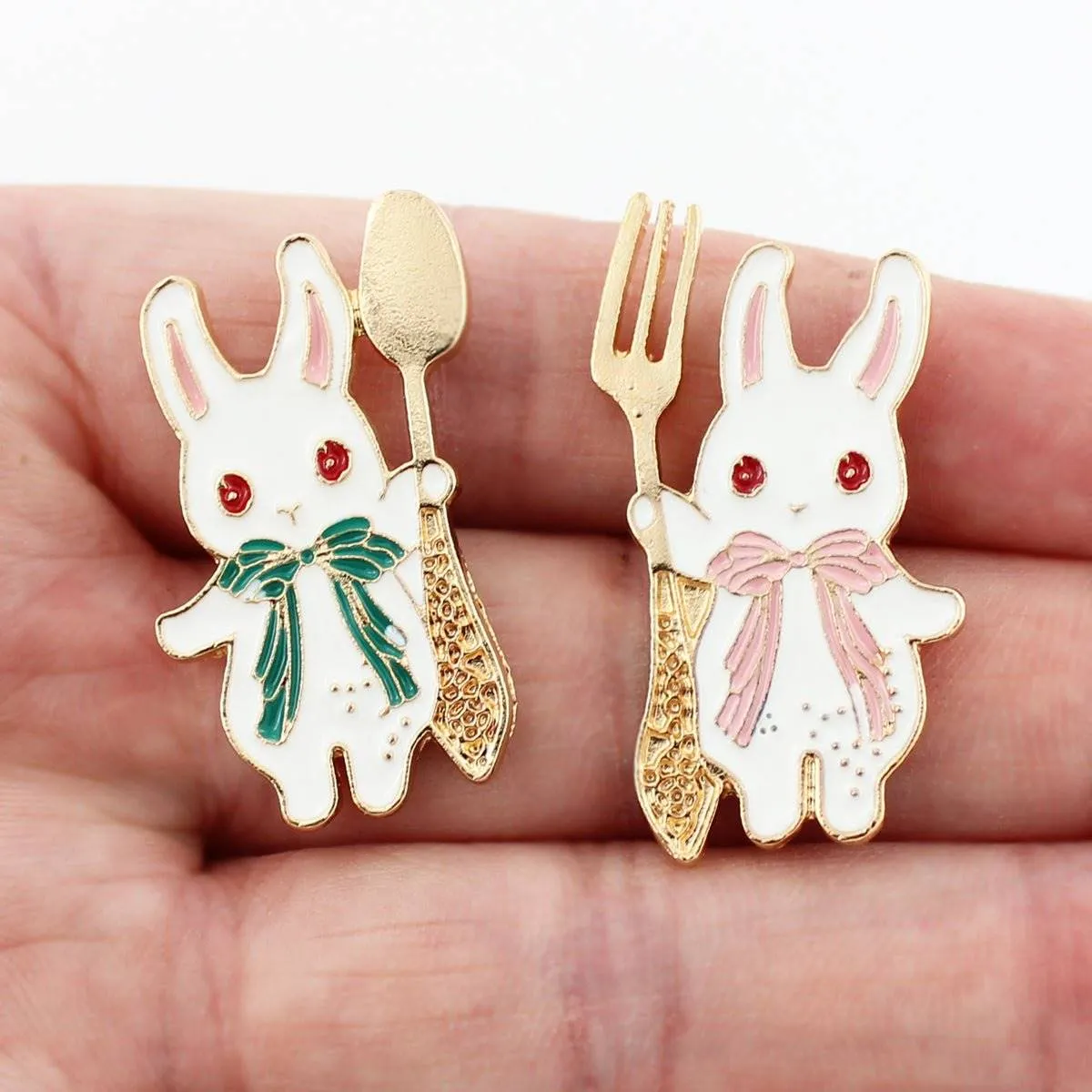 Bunny Enamel Pin Badge Lapel Kawaii Rabbit Pin for Backpacks Hats Jackets