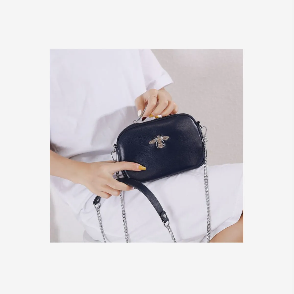 CRYSTAL LEATHER BEE BAG IN NAVY